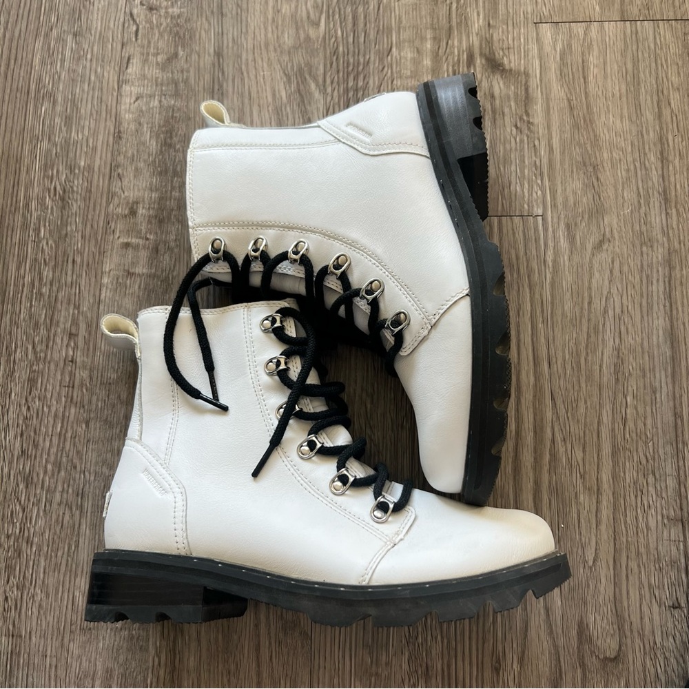 Sorel White Combat Boots with Black Laces